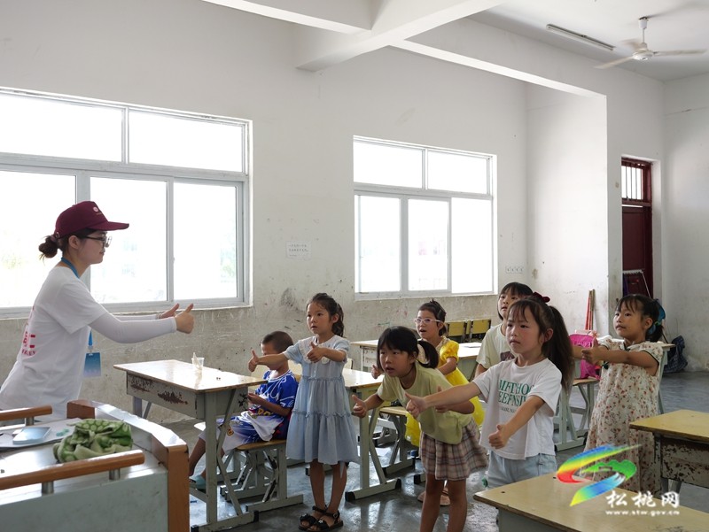 松桃：“微光學(xué)堂”?點(diǎn)亮孩童暑期時(shí)光