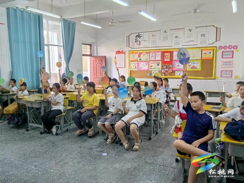 知識之光照亮苗鄉(xiāng)：復(fù)旦 興青計劃 銅仁支教紀實