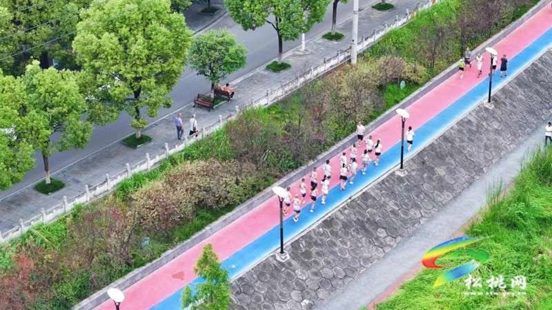 健康體重·一起行動——松江河畔8.8公里聚跑涌動全民健身熱潮