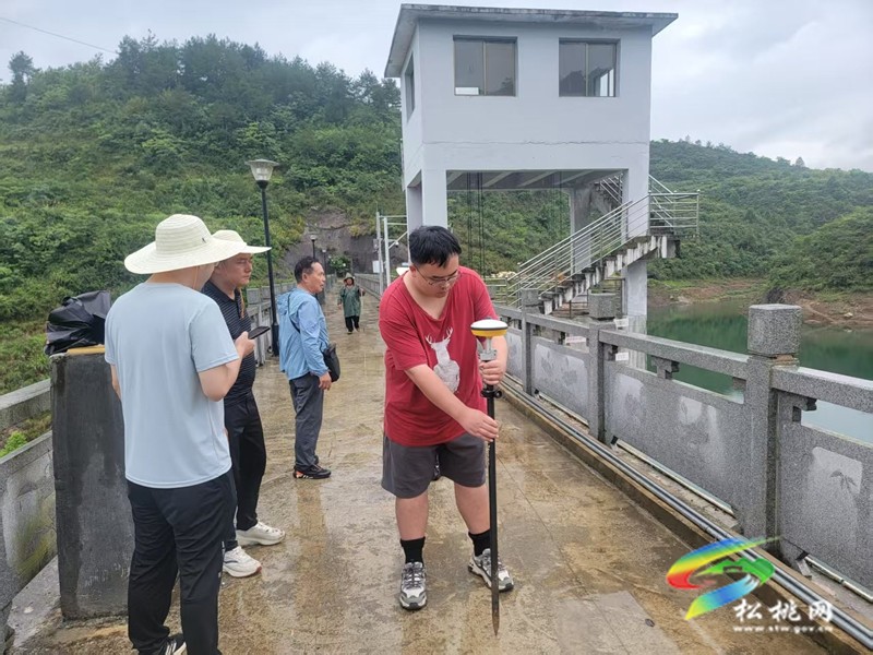 省水利廳專家、市苗學(xué)會及江口縣苗學(xué)會到盤石鎮(zhèn)禾梨坪村考察
