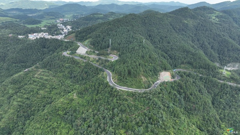 松桃：推進(jìn)國(guó)道提級(jí)改造?筑牢安全路網(wǎng)根基