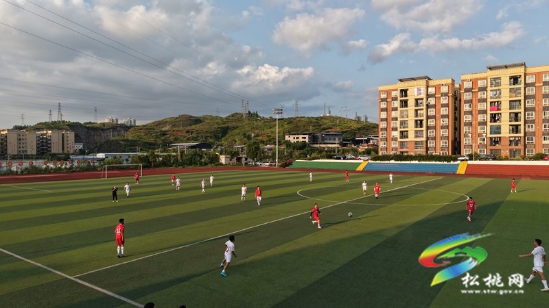 松桃村晚足球隊全力備戰(zhàn)2025-2026年度梵凈山足球聯(lián)賽