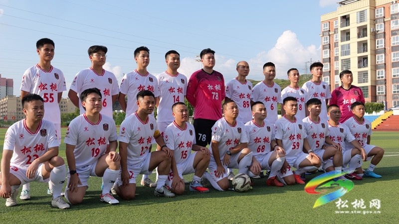 松桃村晚足球隊全力備戰(zhàn)2025-2026年度梵凈山足球聯(lián)賽