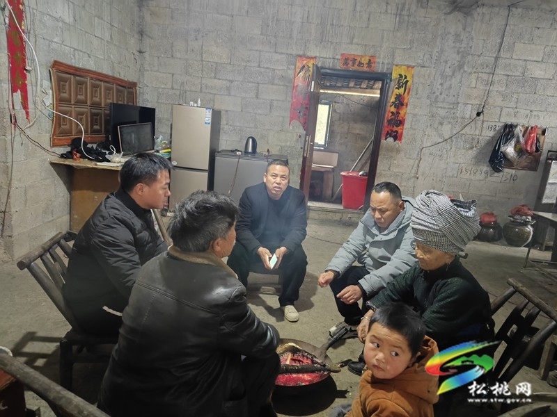 相差26歲，這個(gè)村的兩位書(shū)記攜手推進(jìn)鄉(xiāng)村振興  ——記盤(pán)石鎮(zhèn)禾梨坪村委書(shū)記龍忠和駐村第一書(shū)記唐麟璇