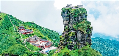 今天，《人民日報海外版》整版推薦貴州“清涼旅游”