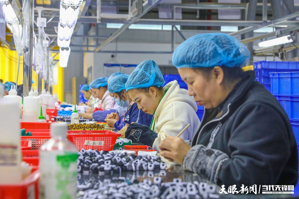 超1300人實現(xiàn)“家門口上班”！松桃玩具工坊讓深山與世界同步