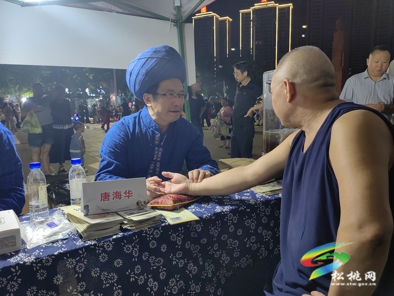 松桃首屆中（苗）醫(yī)藥夜市開市  解鎖健康沉浸式體驗(yàn)